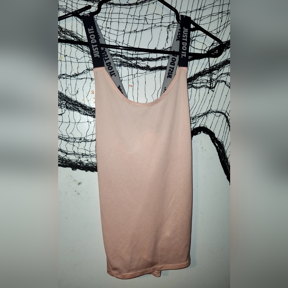 ✨️Nike Women's Light Pink Tank Top with Black Straps✨️